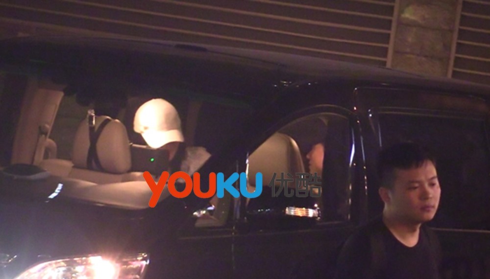 张杰谢娜恩爱如初，夜会何炅甜蜜同玩&quot;密室逃脱&quot;