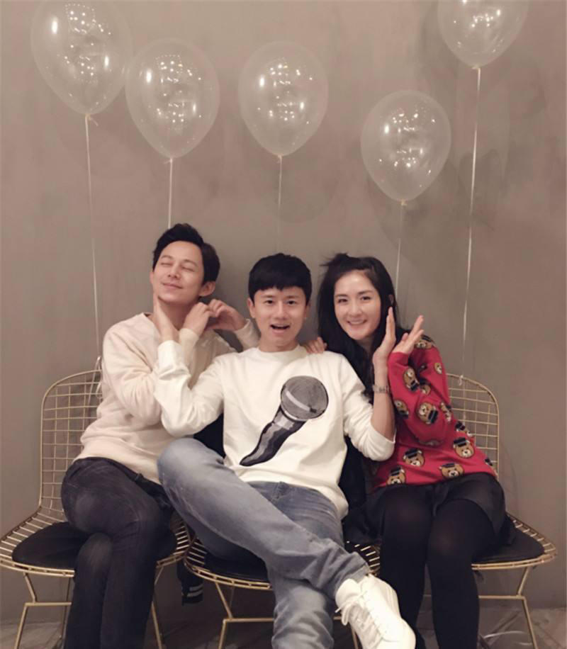 张杰谢娜恩爱如初，夜会何炅甜蜜同玩&quot;密室逃脱&quot;