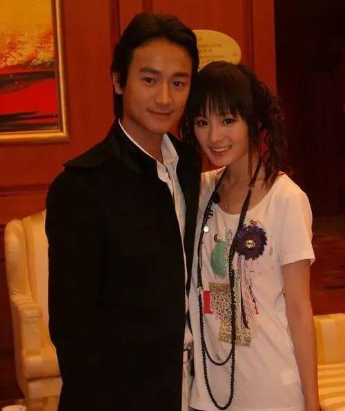 杨幂胸变大、小肚子明显,难道是怀二胎了?