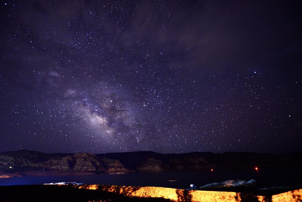 这里的黄河是清澈的，这里的夜空星河璀璨