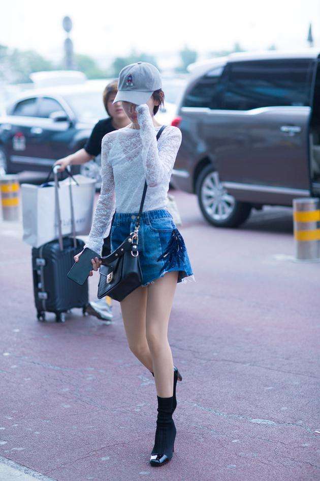 纸片身材的周冬雨也靠吃黄瓜减肥!女星为瘦有