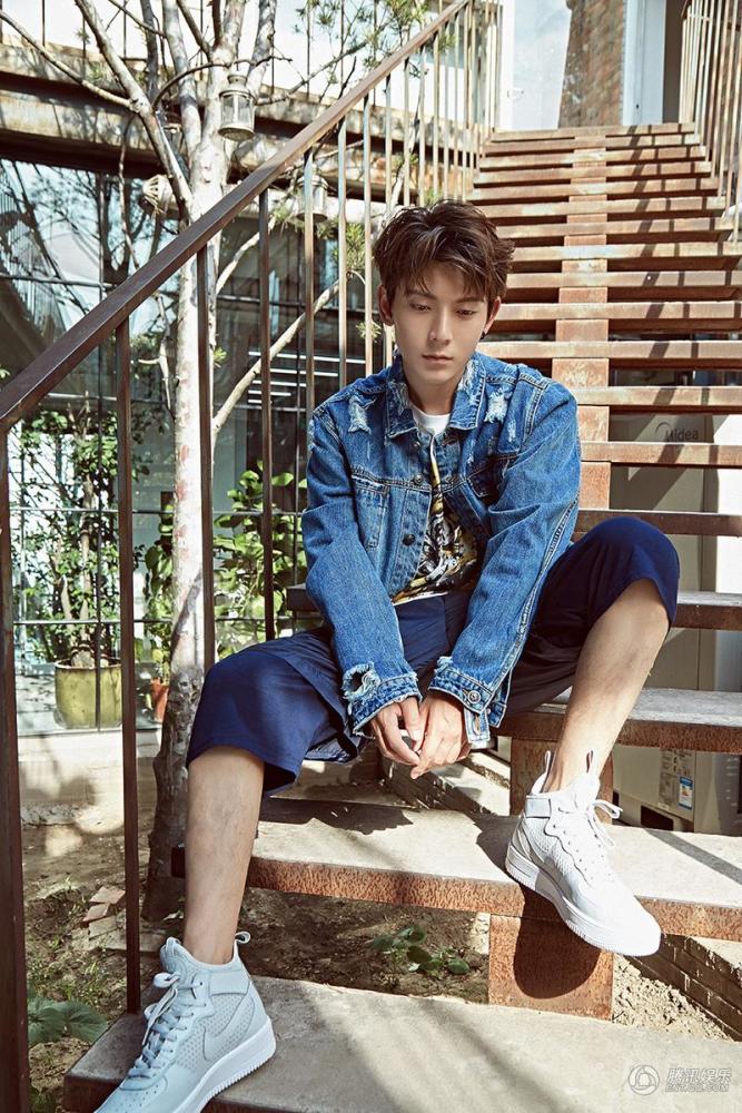 高清:陈翔简约时尚写真 西装外套随性披肩