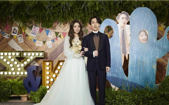 星玥夫妇的婚纱照_婚纱照风格(2)