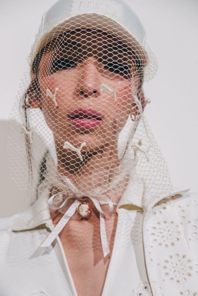 杨幂宋茜戴了大半年的棒球帽,都不如容祖儿的