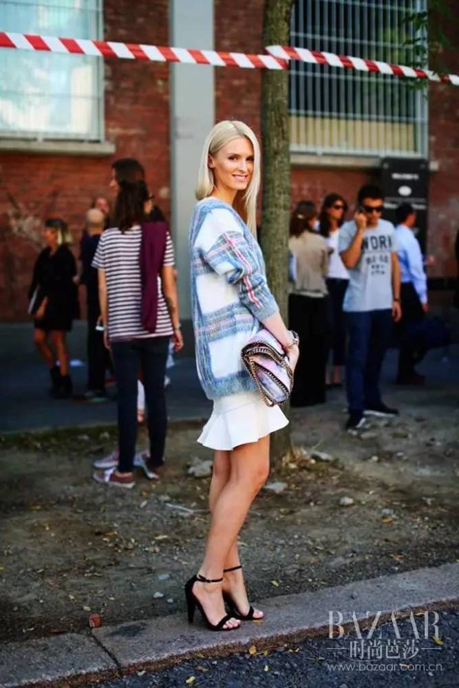 腿粗的夏天想哭?杨幂穿的荷叶半身裙来救你!_