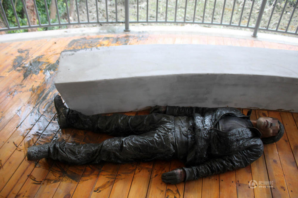 东南亚偷渡客潜伏深圳河中6小时被抓