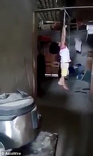 残忍！越南5岁女孩偷喝牛奶被养母吊房梁 引众怒（组图） - 3