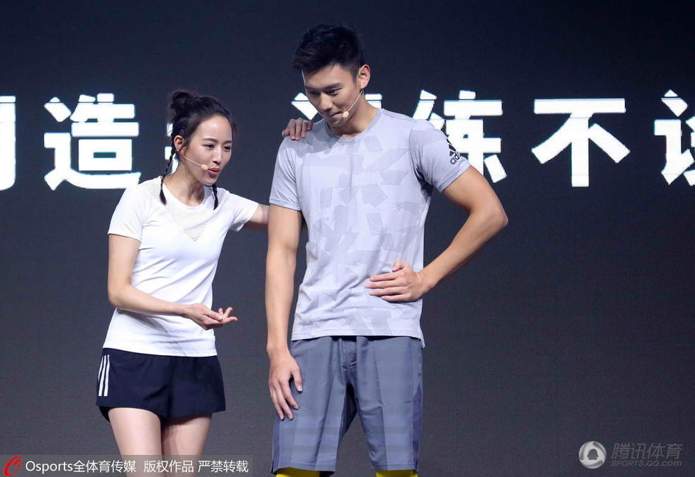 宁泽涛张钧宁出席活动 配合默契似情侣_移动腾