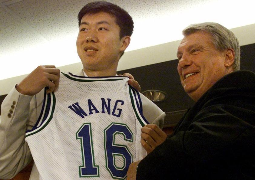 历数NBA中国球员 周琦成为新继承者_移动腾讯