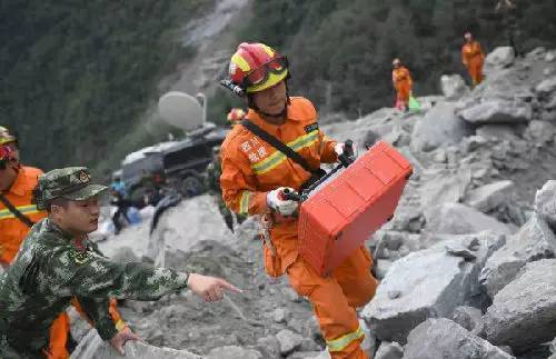 菲律宾近期虽四处借钱,但第一个向中国茂县灾