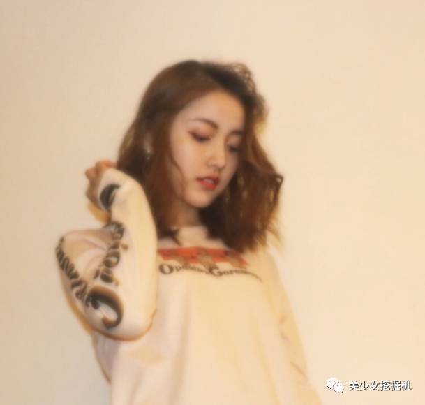 李沁自拍能变成唐嫣…这么好看的美少女自拍起