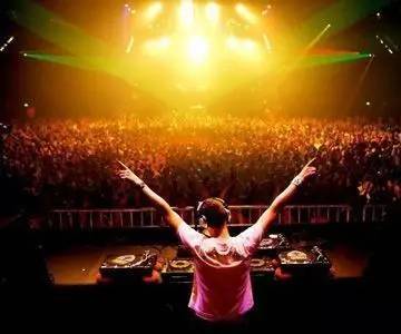 上海女性脱单最难 薪资15000+的单身男性认真