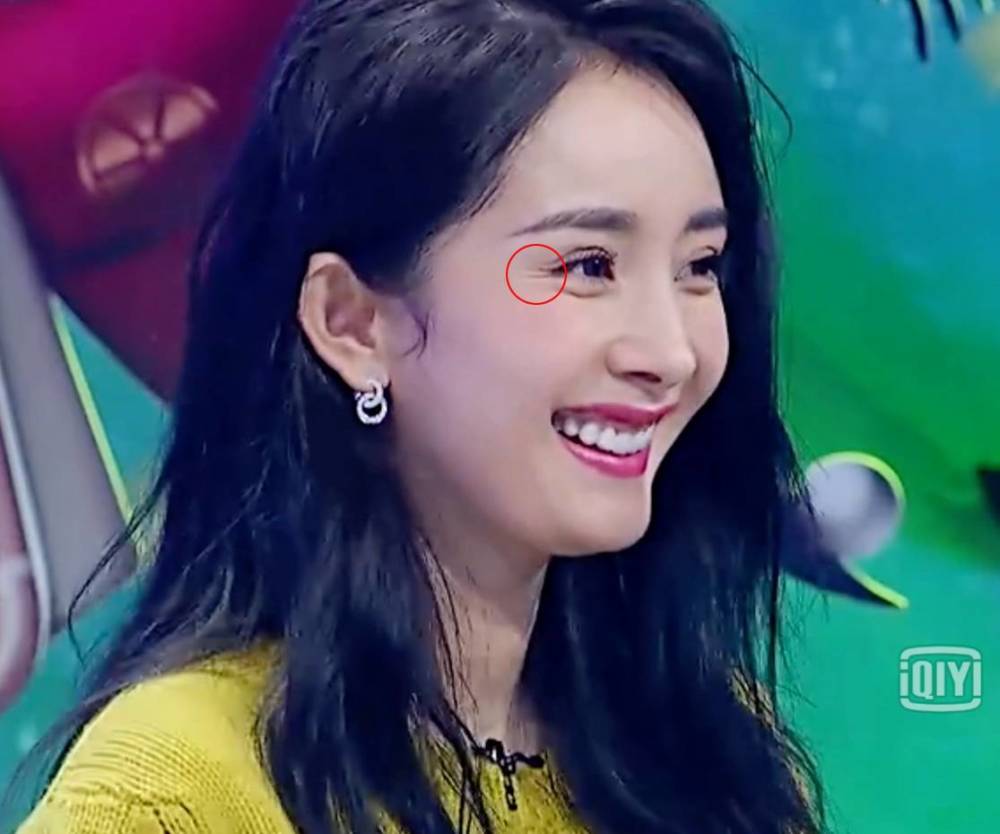 杨幂白嫩美腿迷倒男模!可说好的少女感,怎么一下老了10岁?!