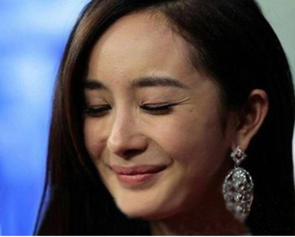 杨幂白嫩美腿迷倒男模!可说好的少女感,怎么一下老了10岁?!