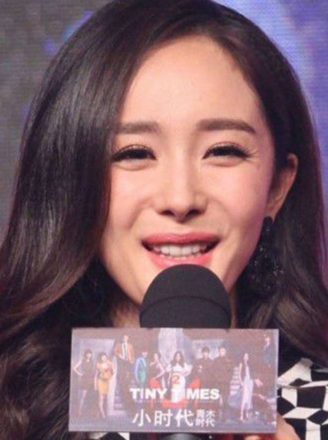杨幂白嫩美腿迷倒男模!可说好的少女感,怎么一下老了10岁?!