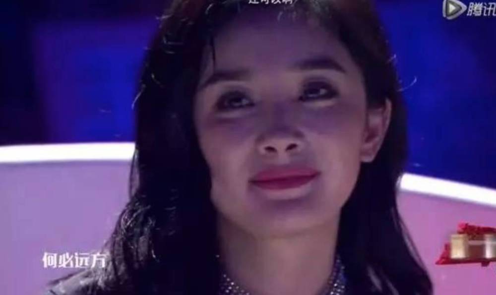 杨幂白嫩美腿迷倒男模!可说好的少女感,怎么一下老了10岁?!