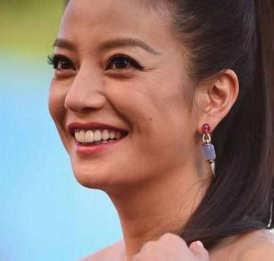 杨幂白嫩美腿迷倒男模!可说好的少女感,怎么一下老了10岁?!