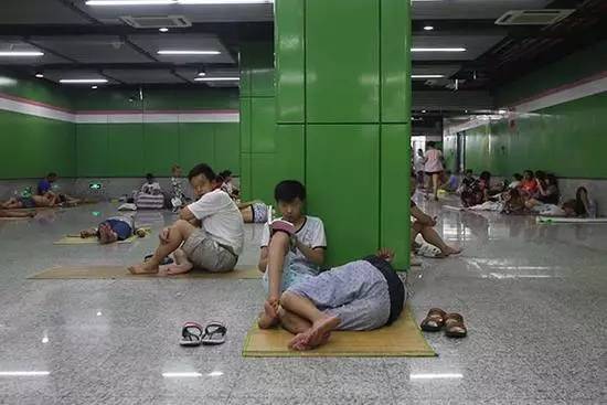 在上海,工资多少决定了你的避暑方式!炸心了