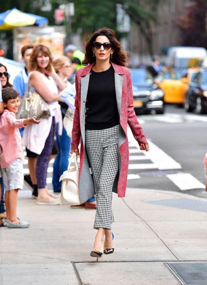 杨幂的格子显胖,刘诗诗的显老?今年穿桌布最时