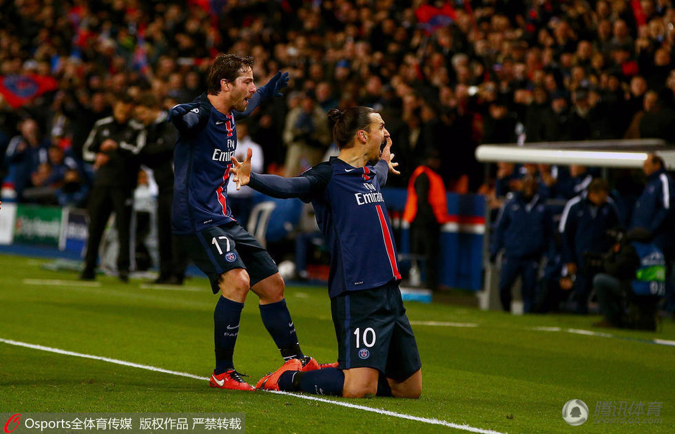 巴黎球员爱滑跪 大奉先卡瓦尼霸气彰显