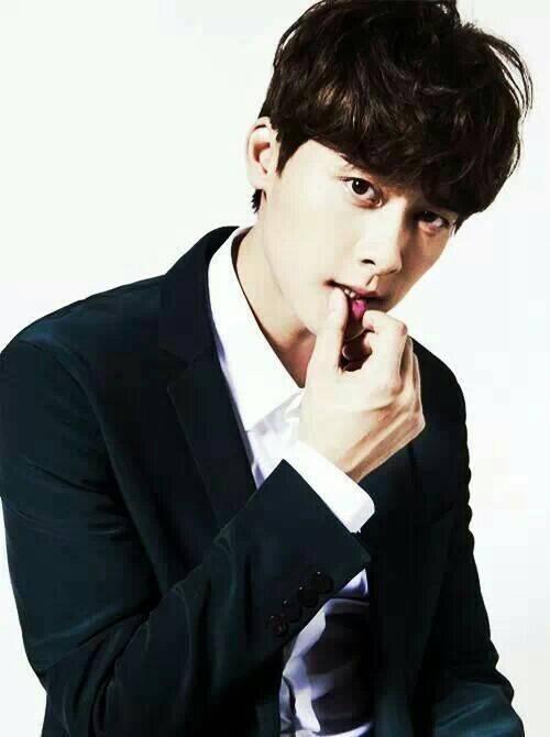 撩妹技能高的明星 金牛李易峰时刻温暖妹子_移