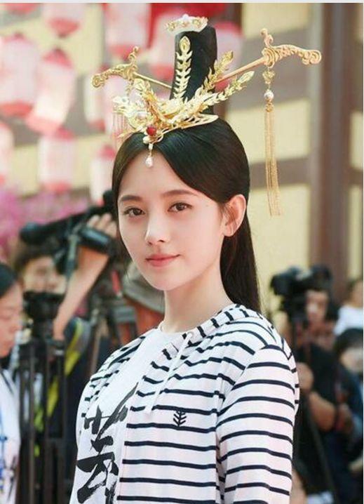 《芸汐传》开机仪式,鞠婧祎的眉心坠太美了,她