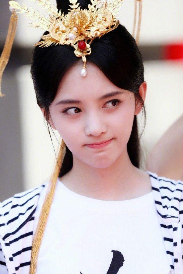 《芸汐传》开机仪式,鞠婧祎的眉心坠太美了,她