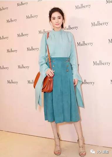 杨幂没P的腿上竟然有鸡皮肤?