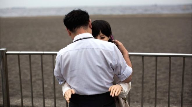 不谈真恋情 日本男人向充气娃娃寻真爱（组图） - 2