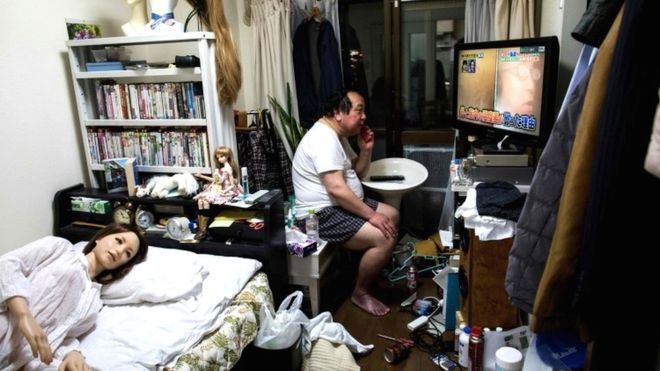 不谈真恋情 日本男人向充气娃娃寻真爱（组图） - 5