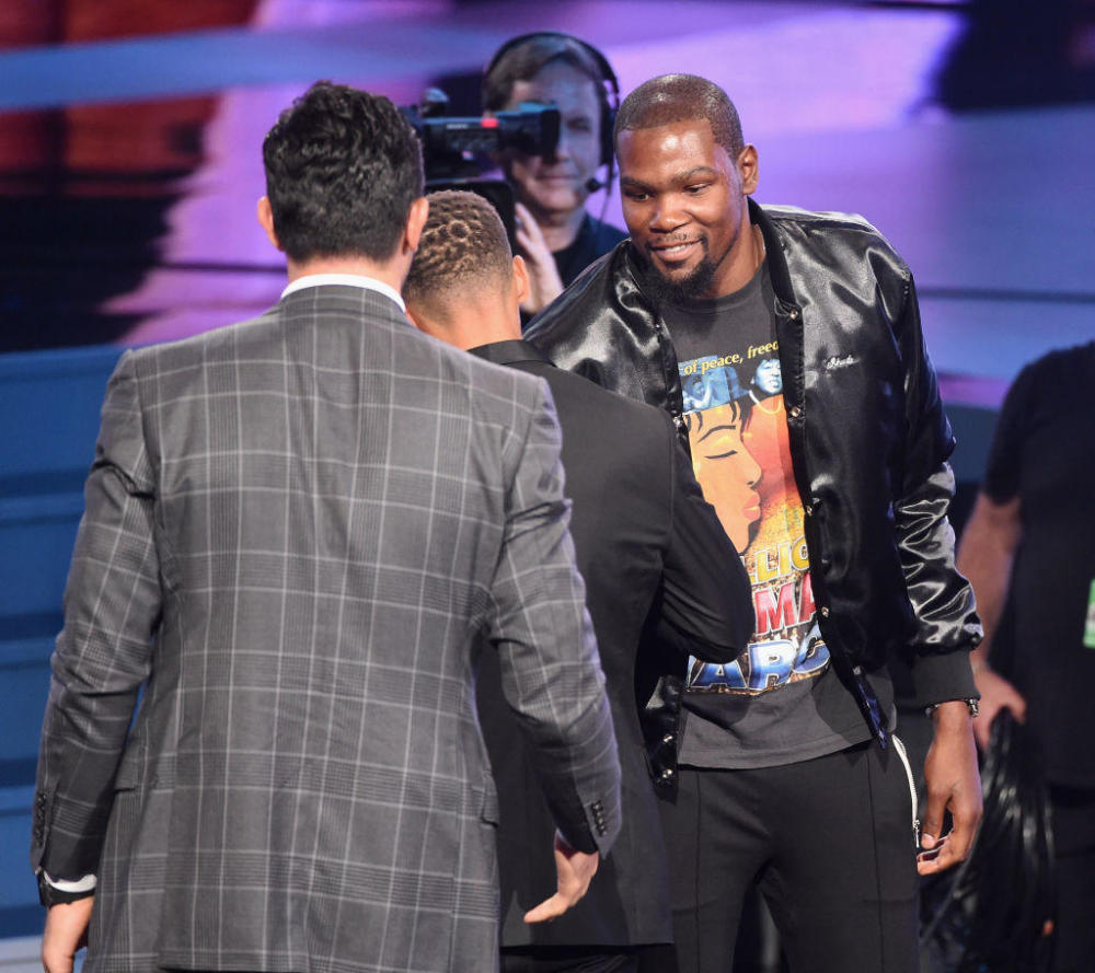 勇士队获最佳团队奖 库里杜少开心领奖_移动腾