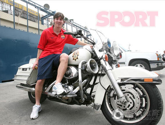 邻家大男孩!西媒曝光梅西罕见生活照