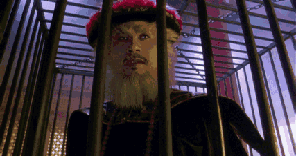 徐锦江这个鳌拜的角色,在这部喜剧片中,是彻头彻尾一个反面人物,而