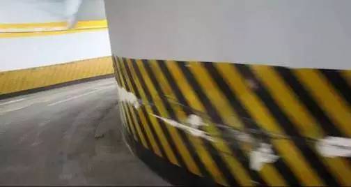 上海女司机在停车场找车20多天,停车费2000元