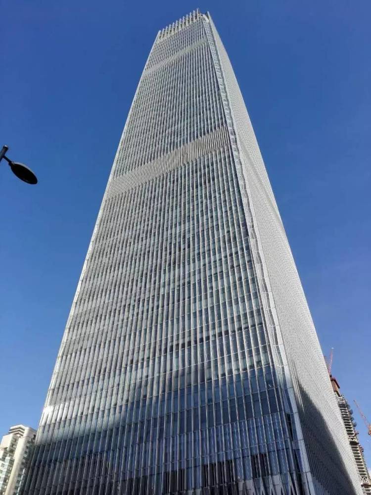 国贸三期a座门朝西 地铁直接通大堂