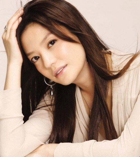 赵薇派保姆车送女儿开学 “小四月”长发及腰外形标致 女神范儿十足 - 9