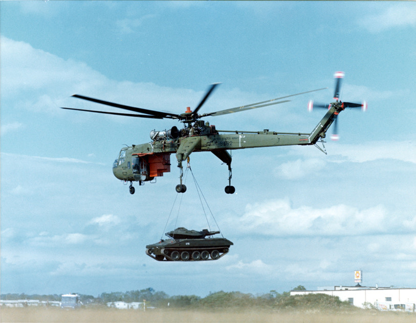 战场上米26这种怪物级别的直升机主要从事什么工作?