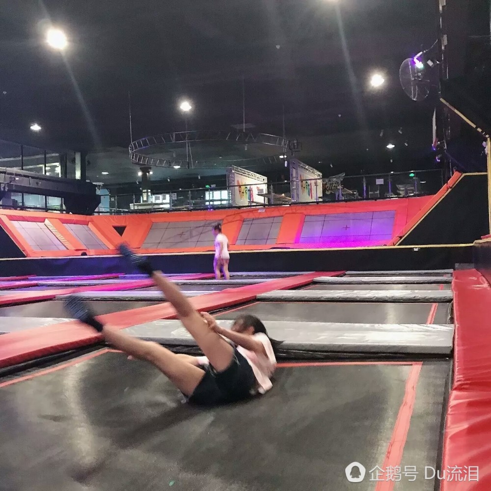 冯提莫再开户外直播 被小妹妹实力吊打_移动腾