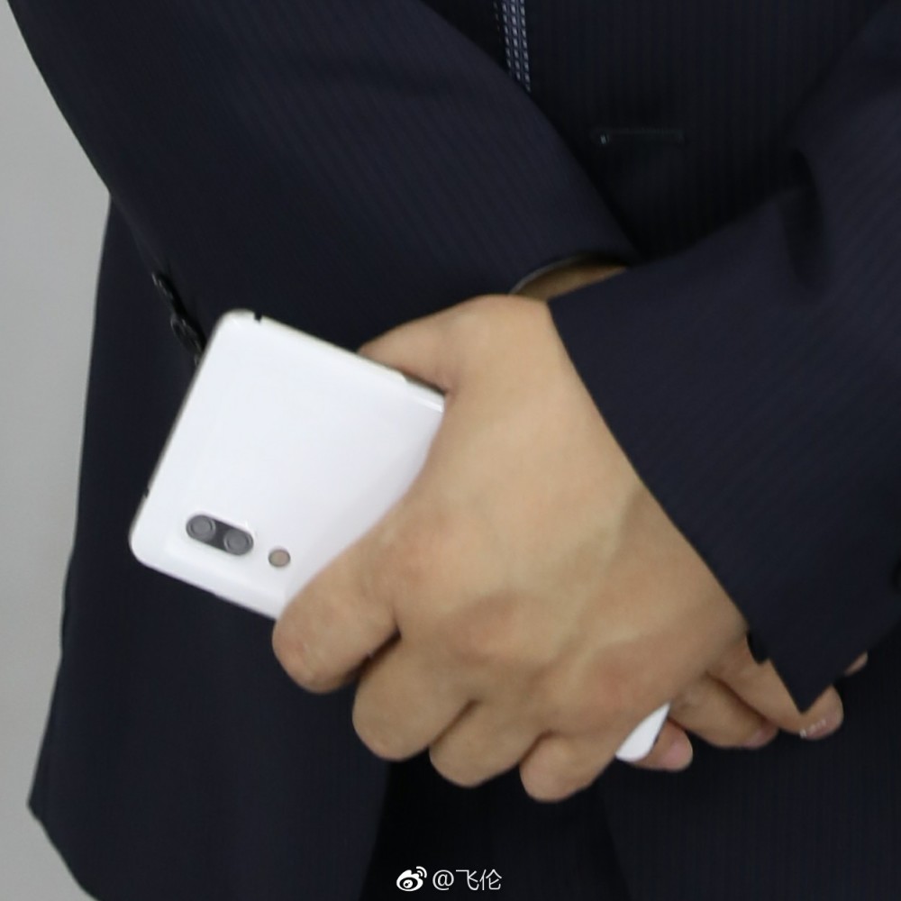 夏普全面屏新机样张首曝 售价或在3000元左右