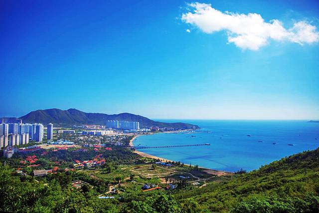 又被称为"东方夏威夷" 来三亚看海 那一定要来亚龙湾 坐拥天下第一湾