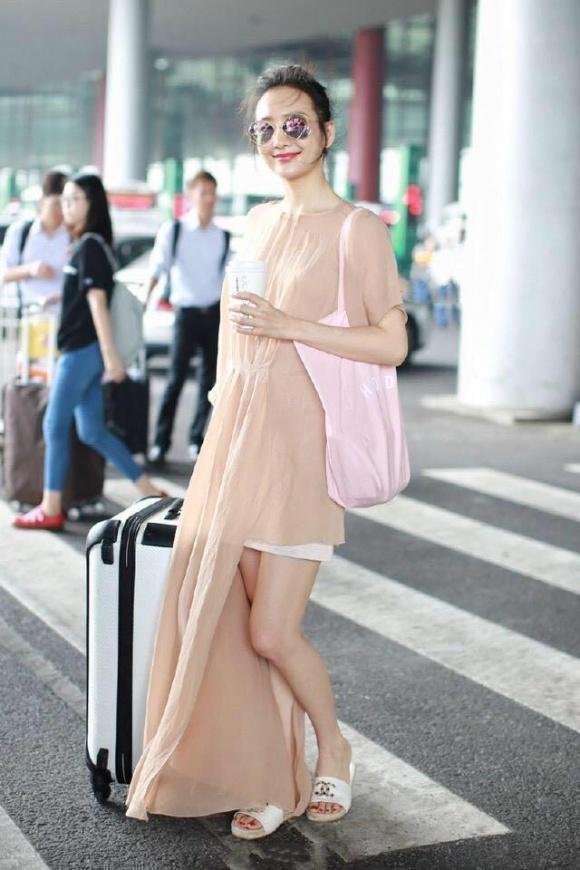 王鸥碎花连衣裙被批像大妈，不懂时尚的人才这么说