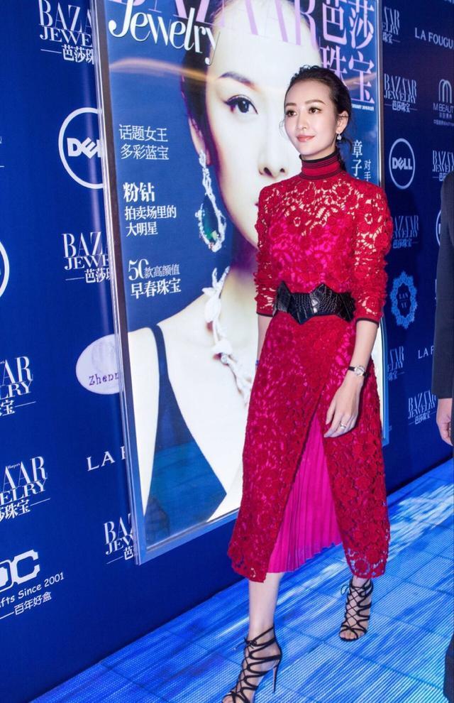 王鸥碎花连衣裙被批像大妈，不懂时尚的人才这么说