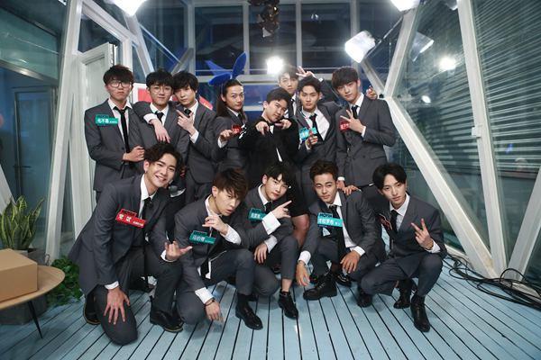 明日之子走花路 集体西装照帅炸了