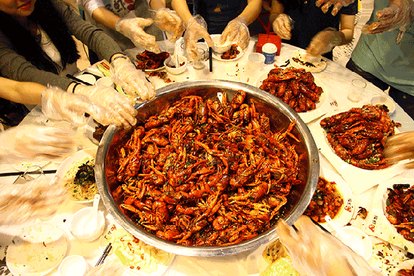 世界杯现场偶遇陈奕迅吴秀波谭咏麟，除了明星还可看高颜值球员