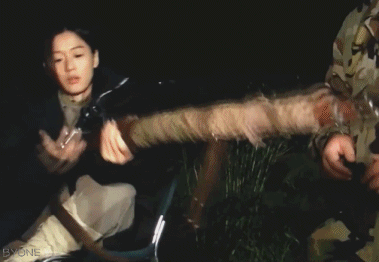 爆笑gif图:女人别相信男人,不然下场和她的一样悲催