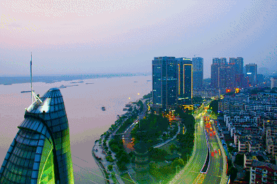 还有人说:市区不大,一上午基本可以