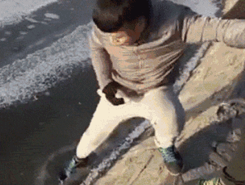 搞笑图片:大姐,实在不能再便宜了,现在人工安装费很贵