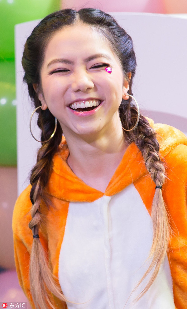 周冬雨的杨桃辫、赵丽颖的苹果头…半个娱乐圈