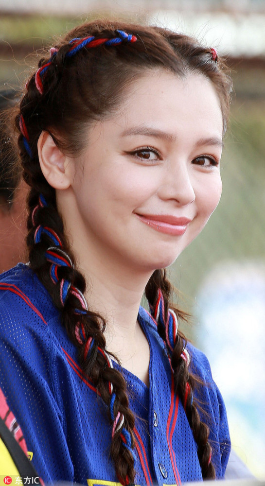 周冬雨的杨桃辫、赵丽颖的苹果头…半个娱乐圈