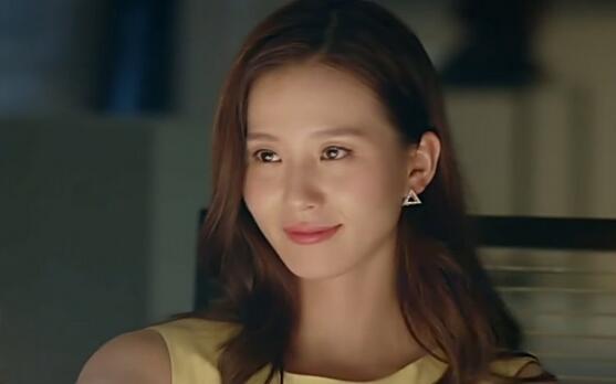 跟空姐合影才是检验明星颜值的标准,刘亦菲张